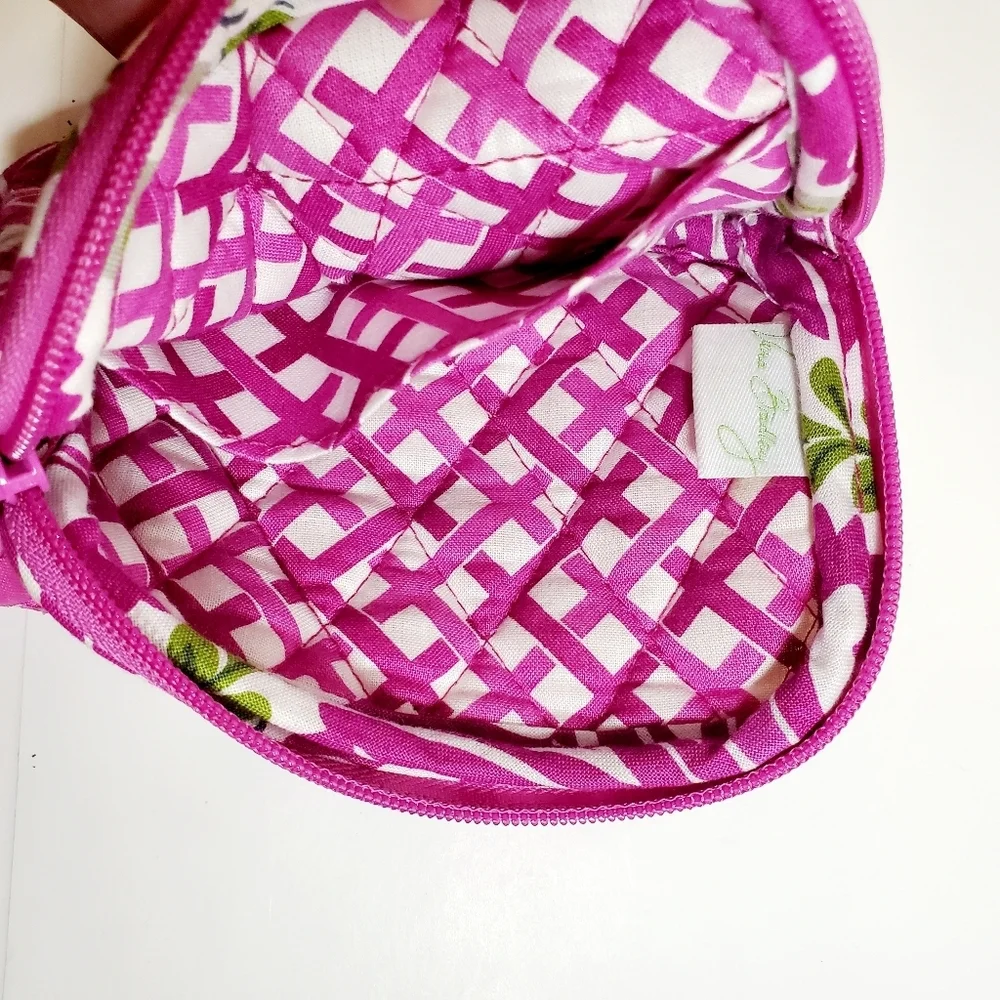 VERA BRADLEY Wallet Size SM Zip Around Pink Green Floral Pattern 3 Slip Pockets